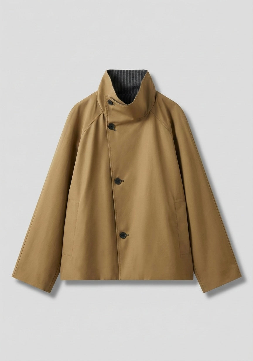 VESTE À COL MONTANT ET BOUTONNAGE ASYMÉTRIQUE