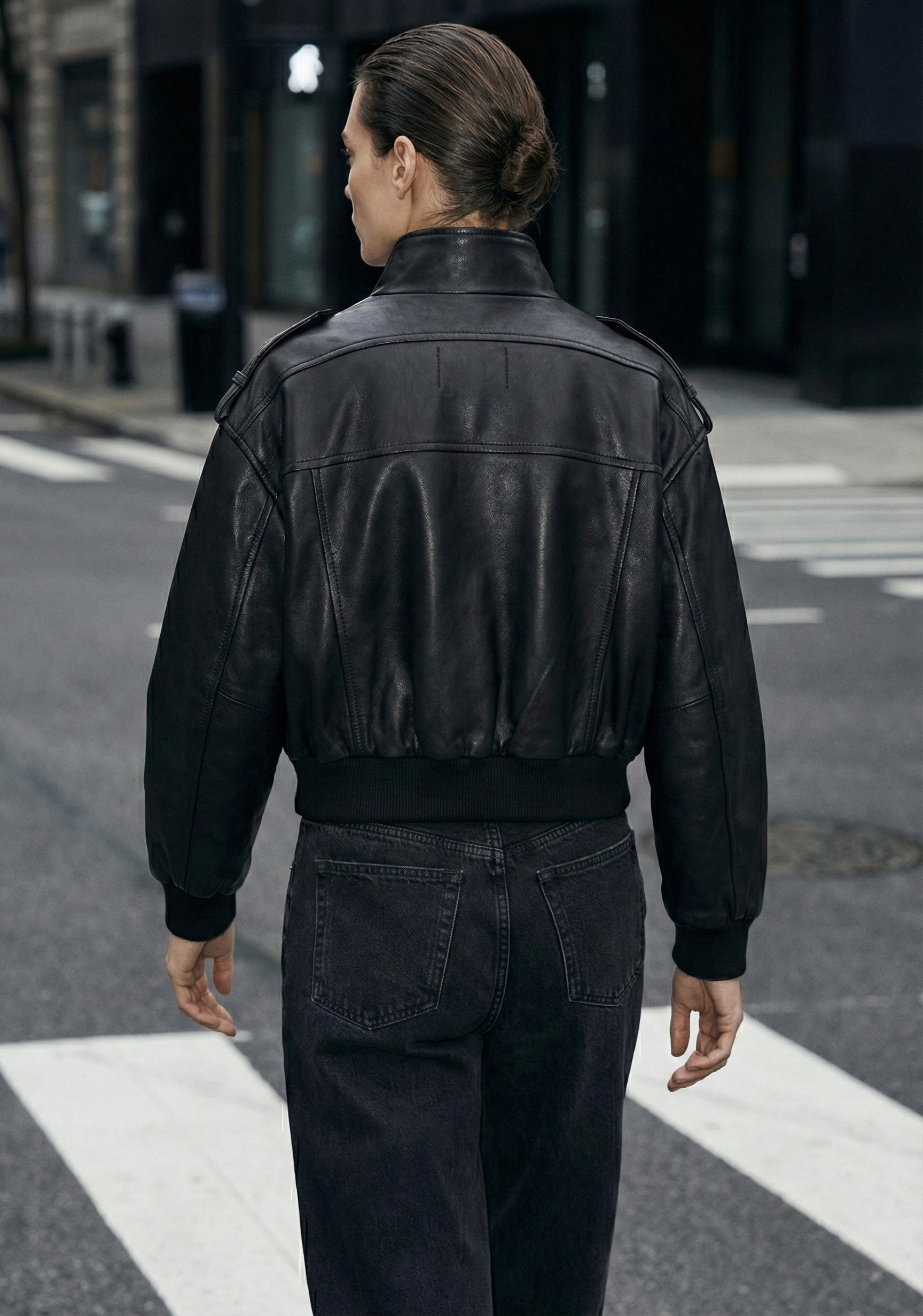 BLOUSON COURT À POCHES PLAQUÉES