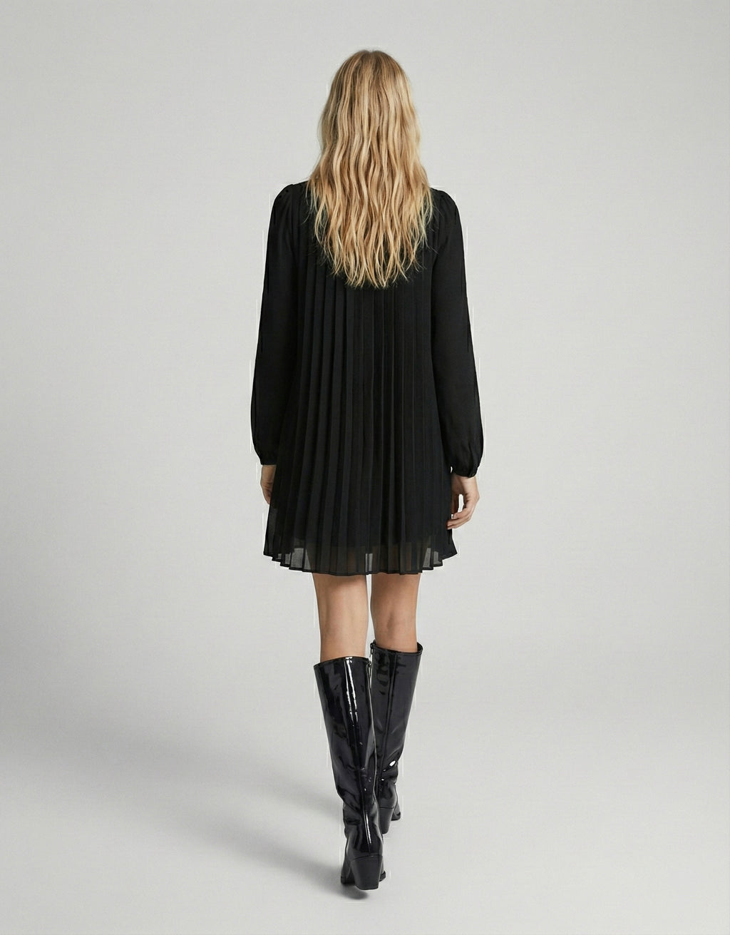 ROBE PLISSÉE COURTE À LIEN