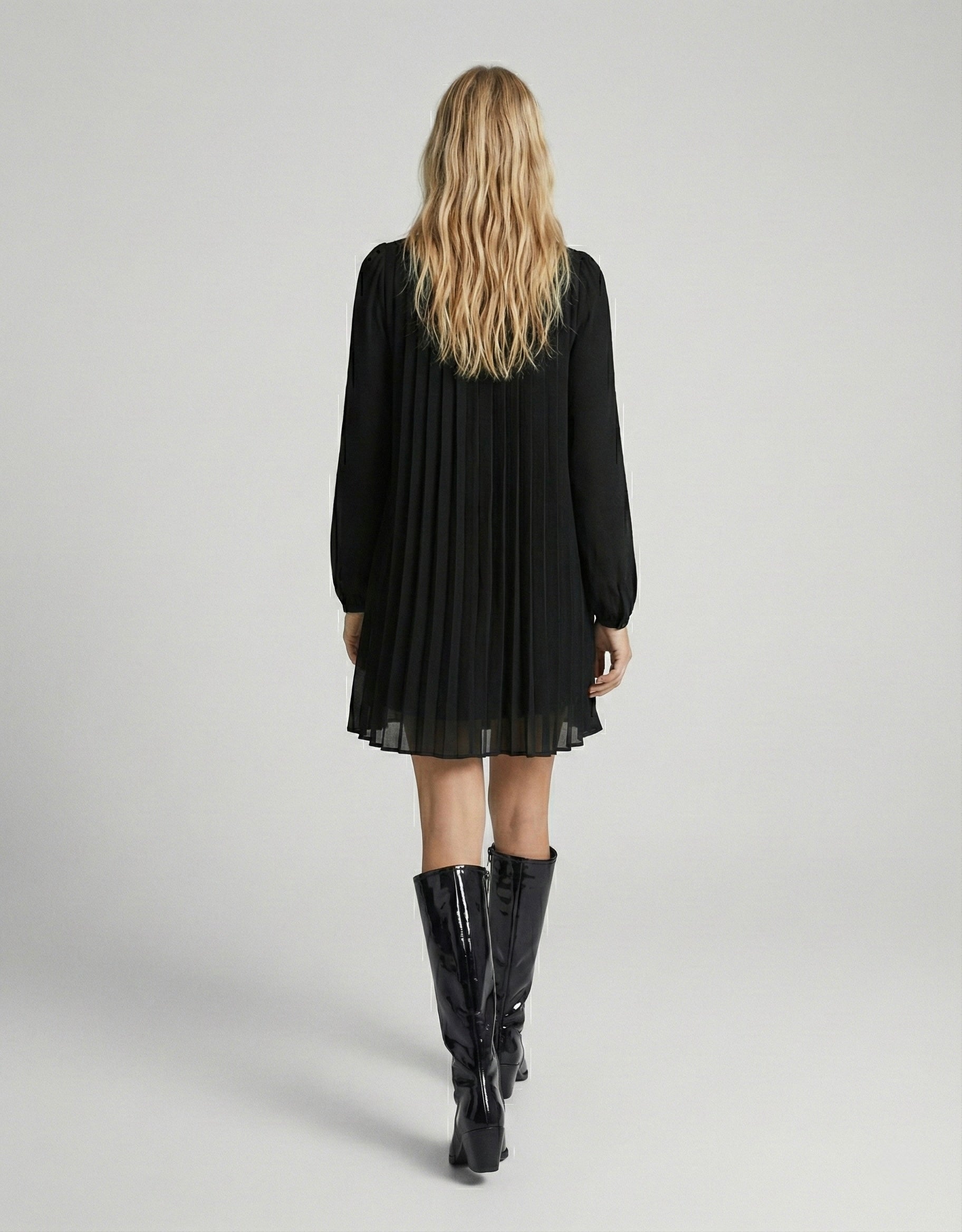 ROBE PLISSÉE COURTE À LIEN