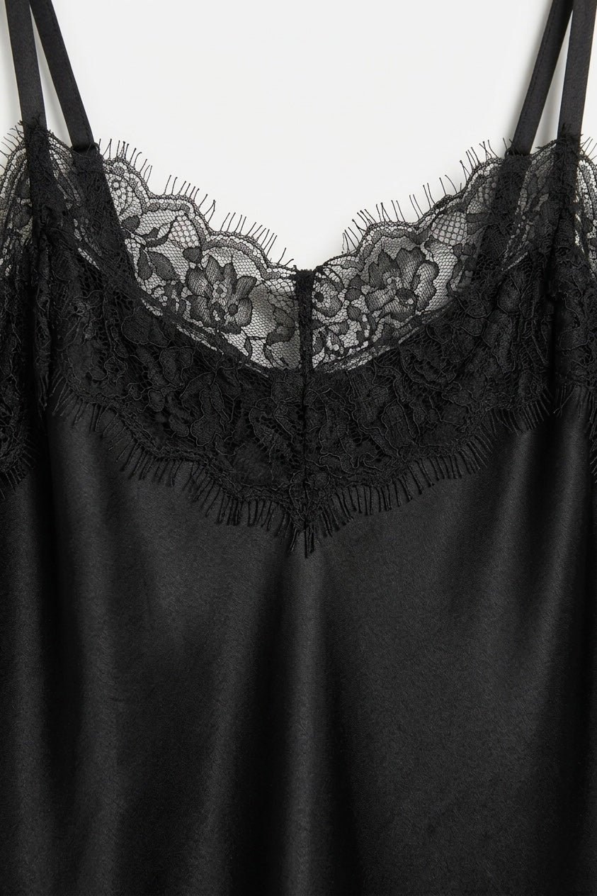 TOP SATINÉ AVEC DENTELLE