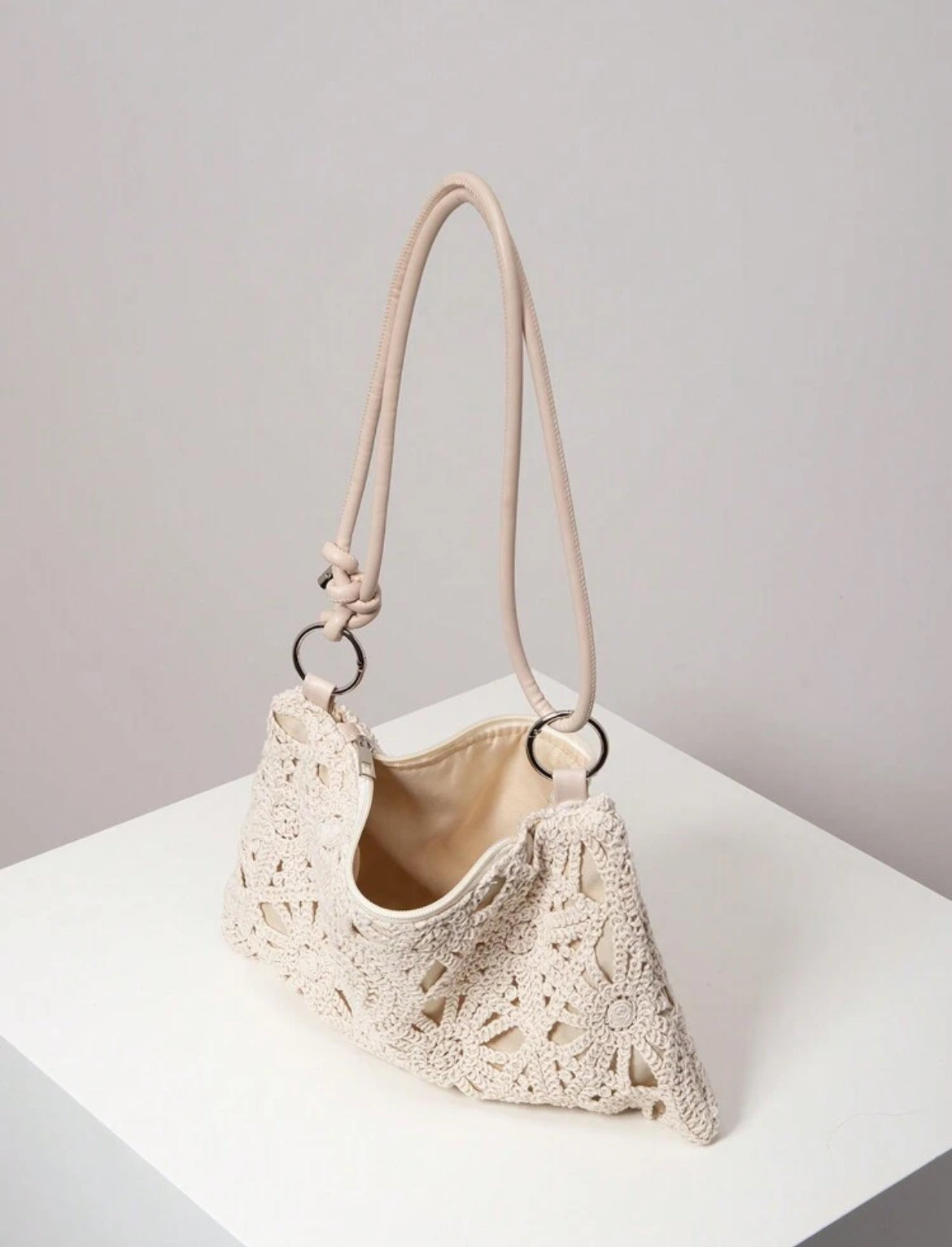 SAC À MAIN TRESSÉ À MOTIF FLORAL