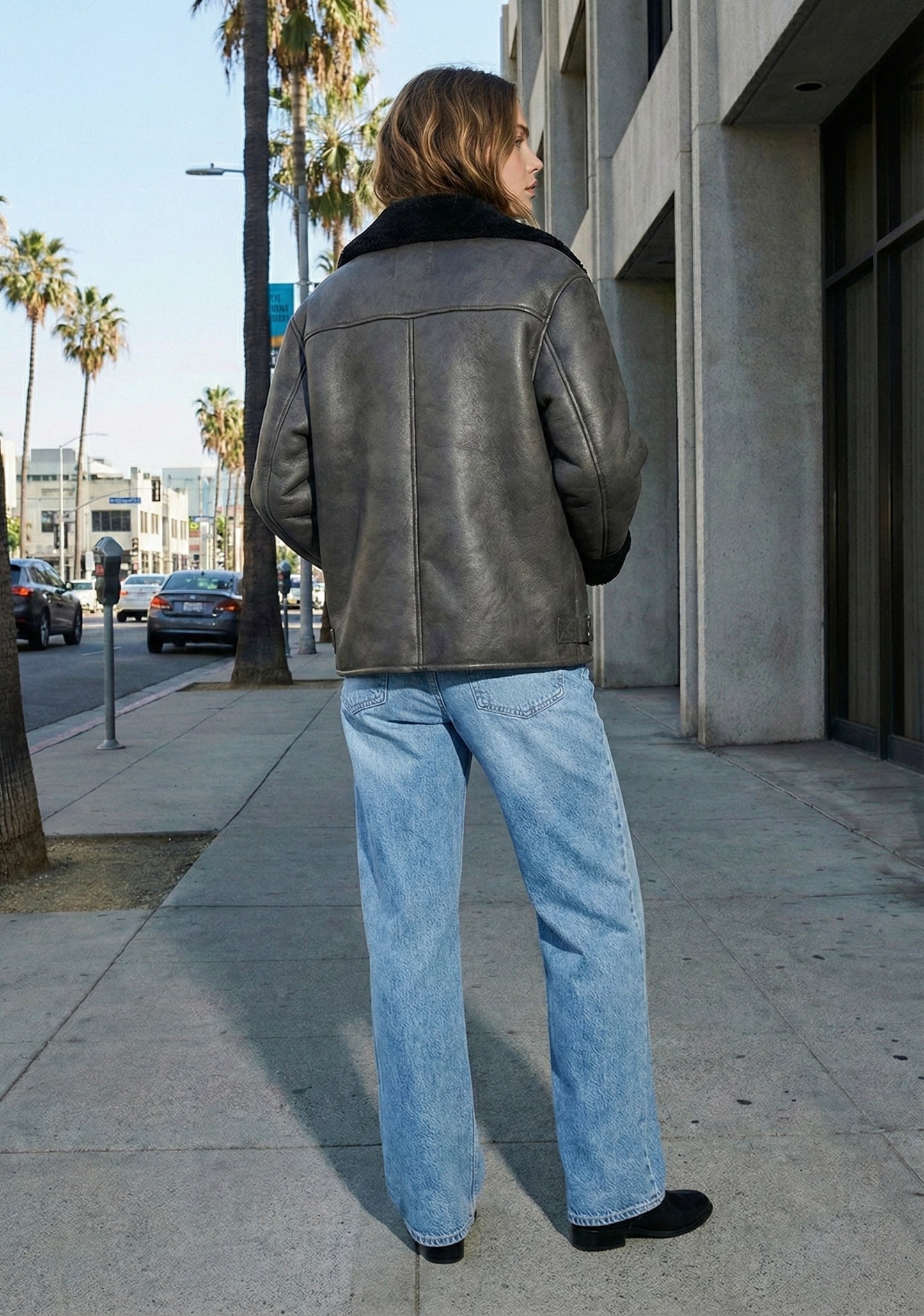 VESTE DROITE À COL LARGE ET PANNEAUX TEXTURÉS