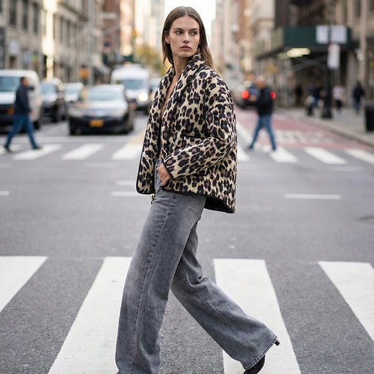 VESTE COURTE MOTIF LÉOPARD STRUCTURÉE