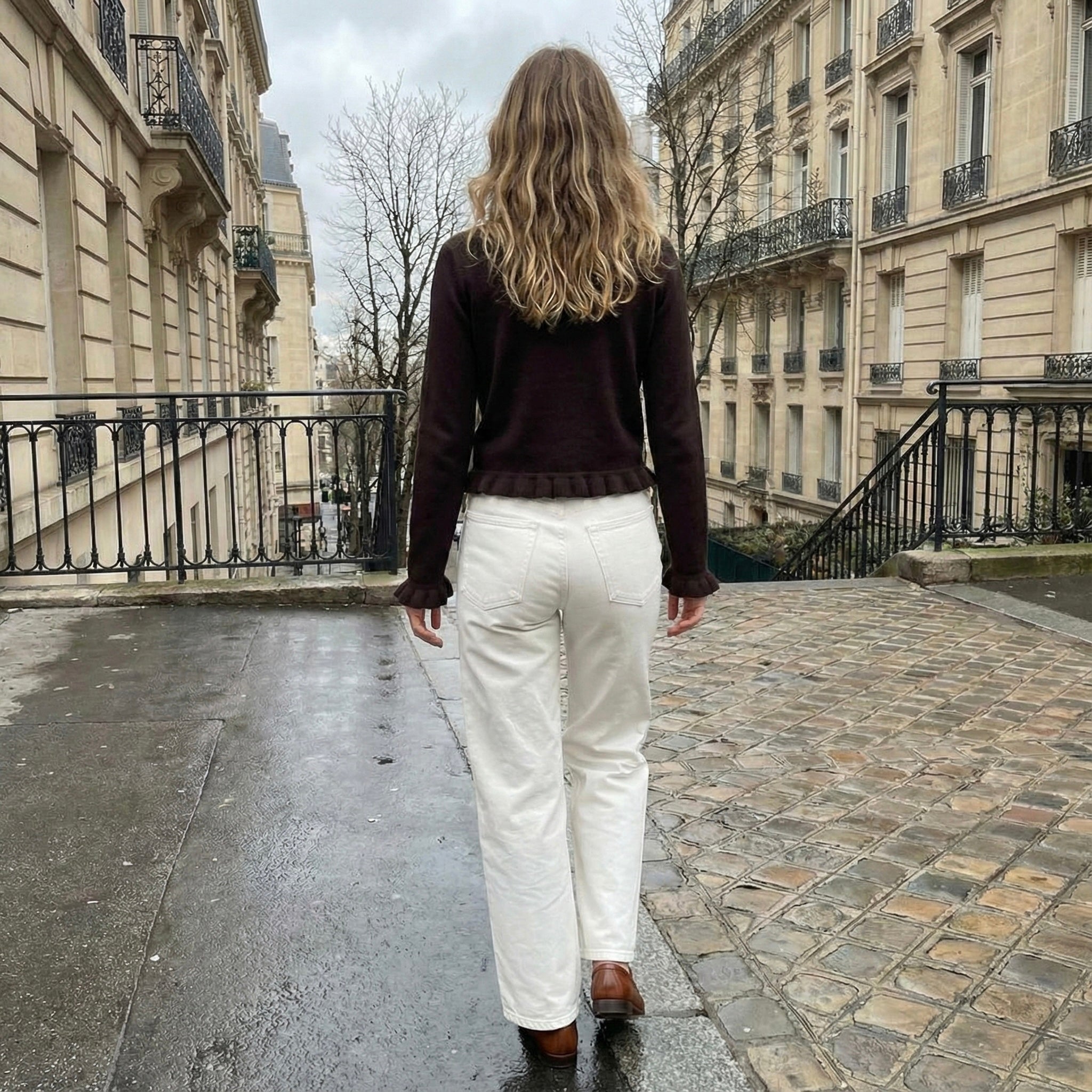 CARDIGAN COURT À FINITIONS VOLANTÉES