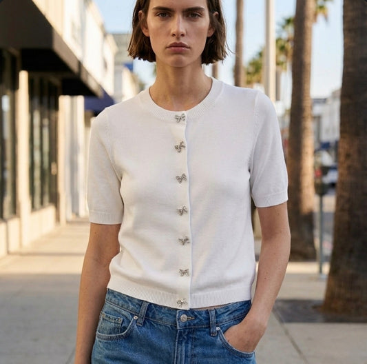CARDIGAN MAILLE À BOUTONS BIJOUX MANCHES COURTES