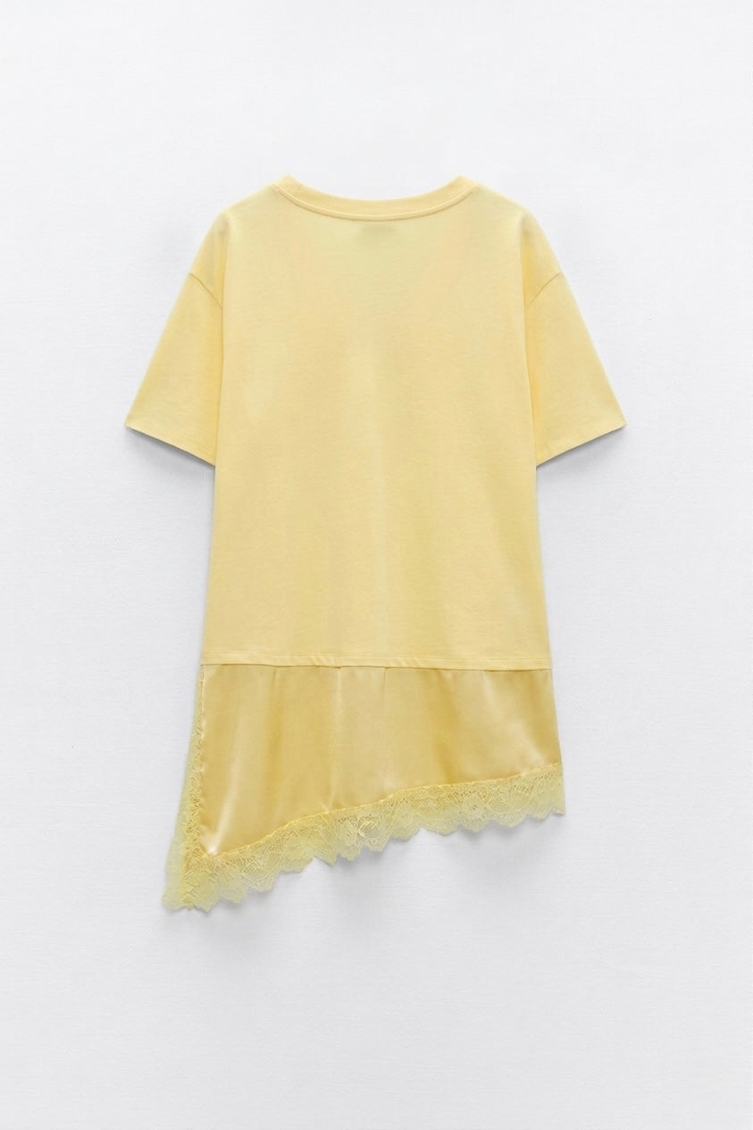 T-SHIRT ASYMÉTRIQUE AVEC DENTELLE
