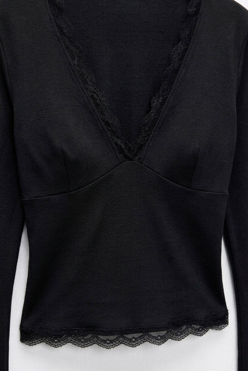 TOP MANCHES ÉVASÉES DÉTAILS DENTELLE