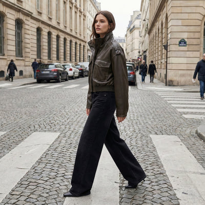BLOUSON COURT À POCHES PLAQUÉES