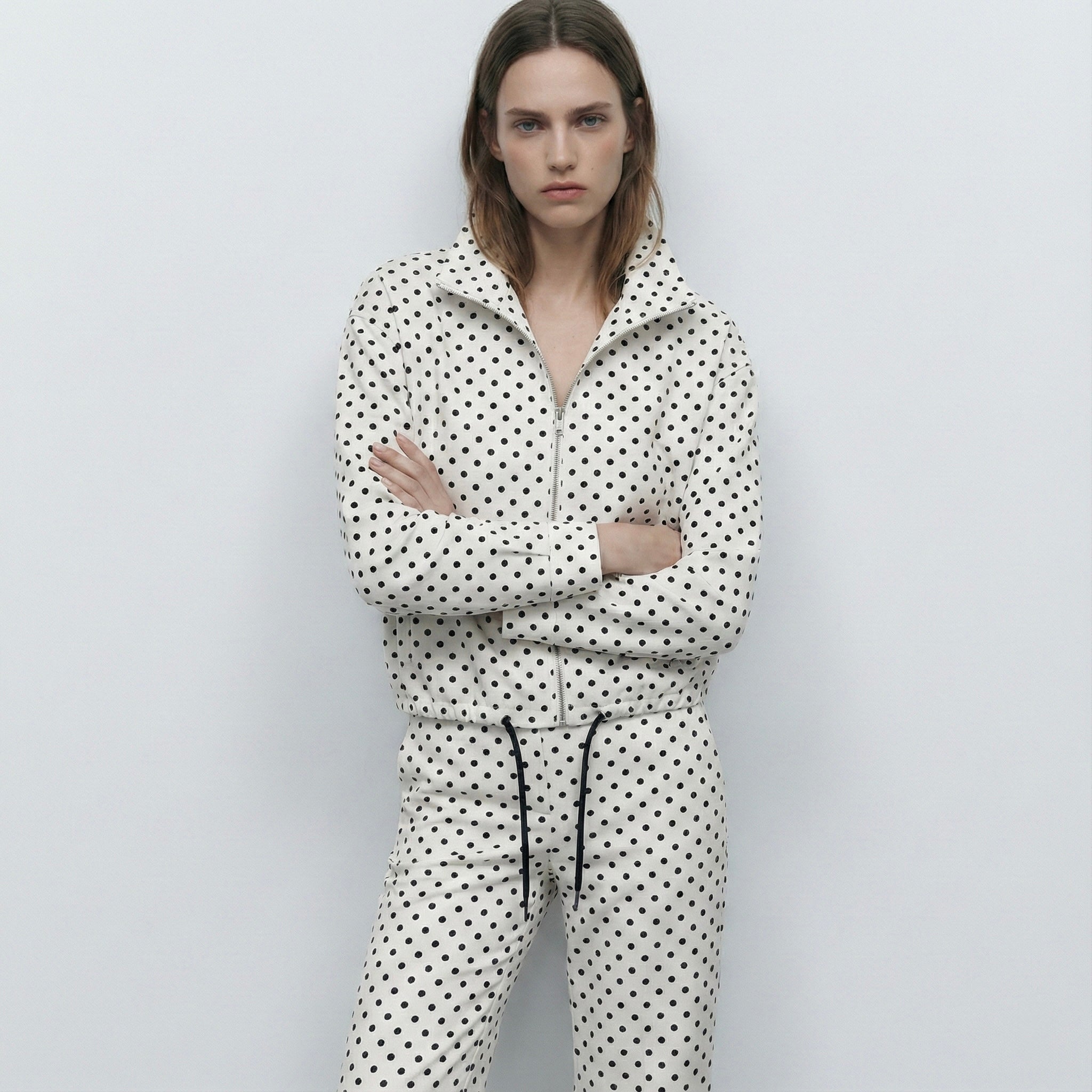 VESTE COURTE À IMPRIMÉ ET COL MONTANT