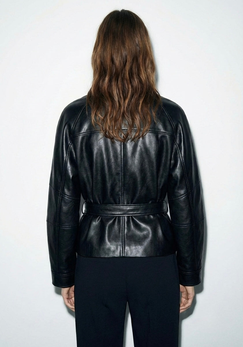 VESTE SIMILI CUIR CEINTURÉE