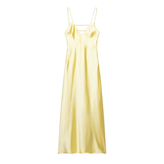 ROBE LONGUE EN SATIN À BRETELLES FINES