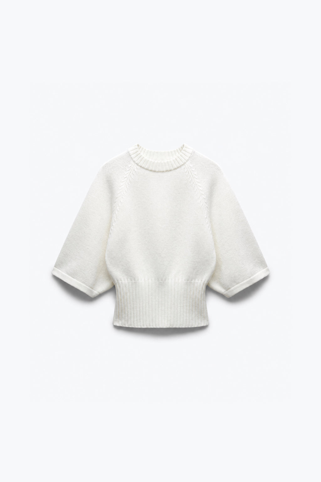 PULL EN MAILLE À TAILLE CINTRÉE