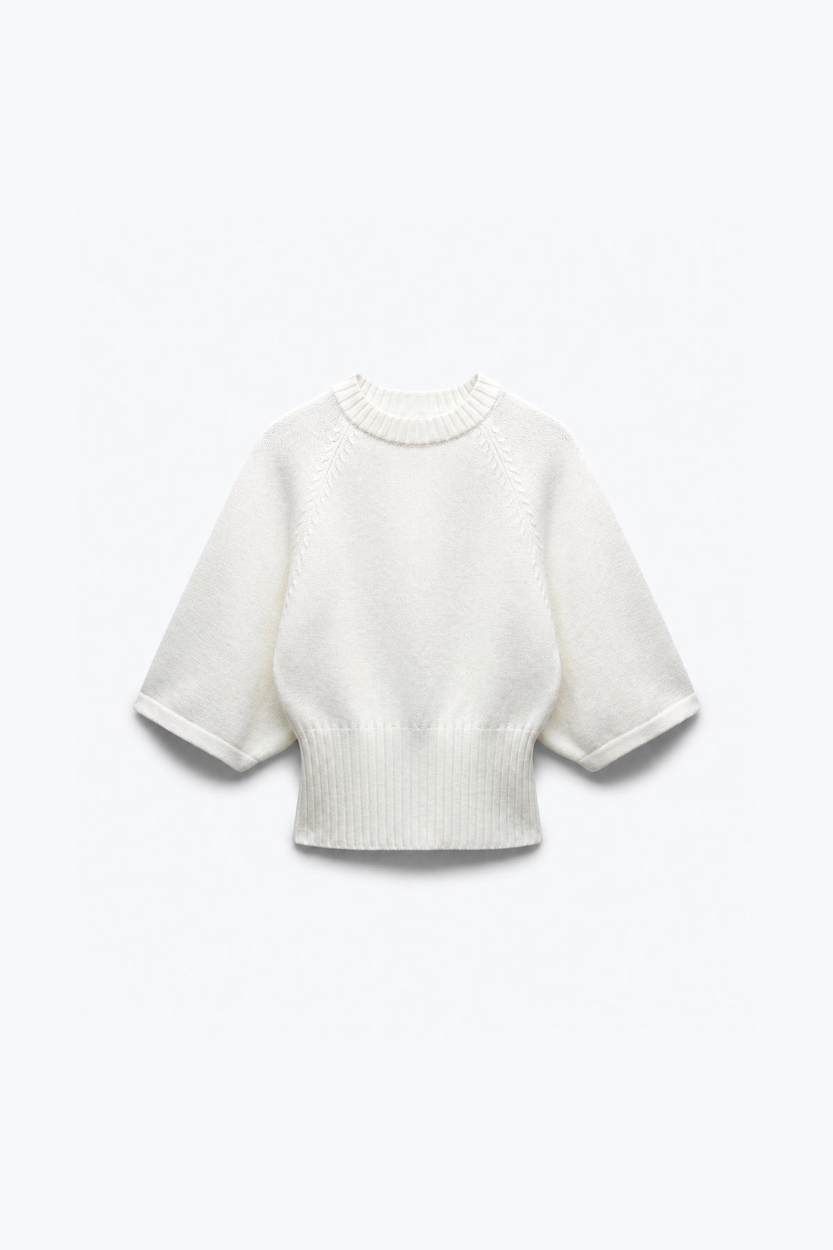 PULL EN MAILLE À TAILLE CINTRÉE