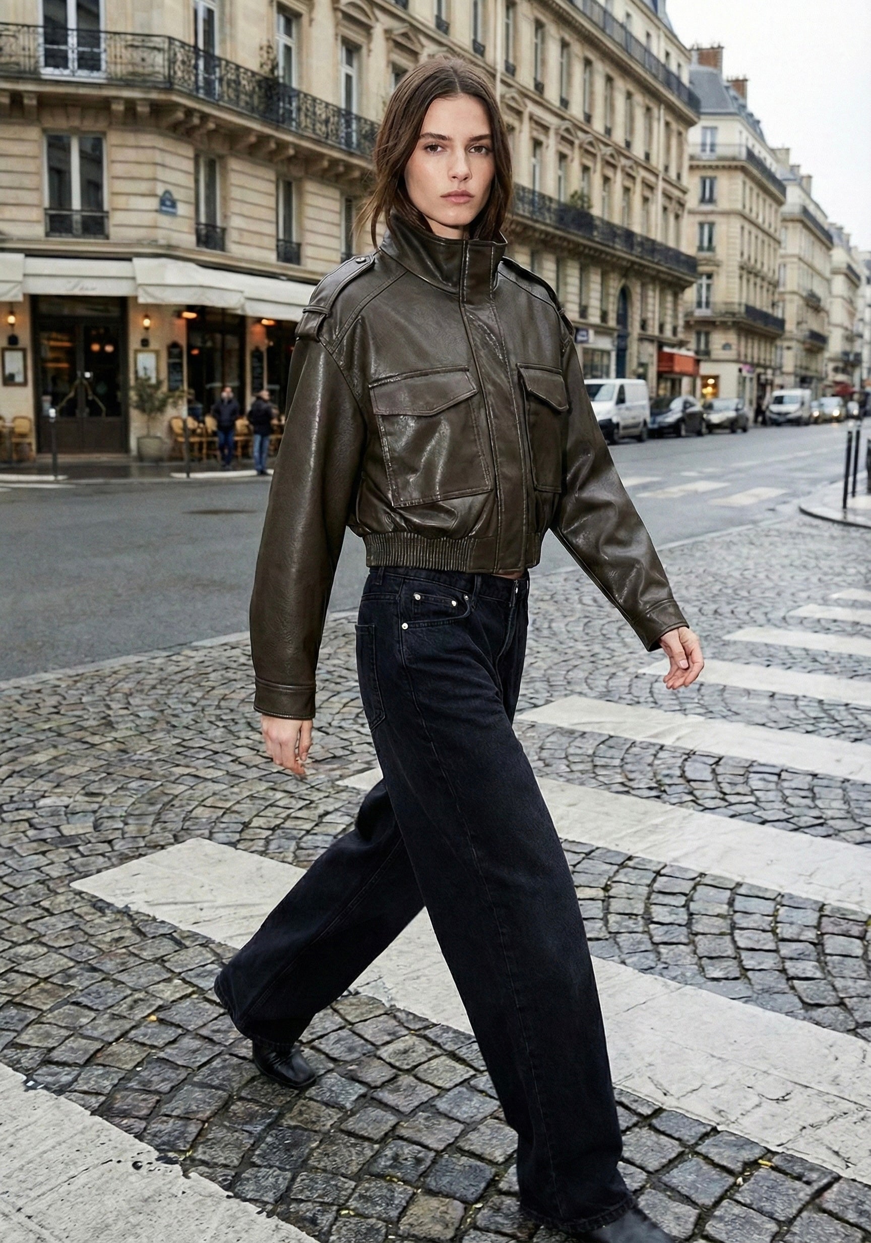 BLOUSON COURT À POCHES PLAQUÉES