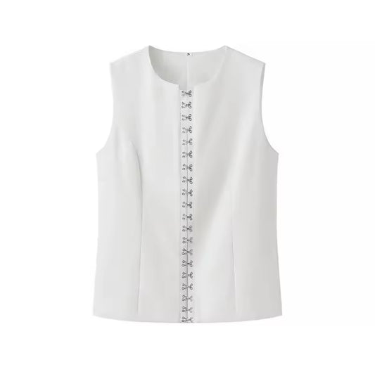 GILET SANS MANCHES À DÉTAILS DE FERMETURE DÉCORATIFS