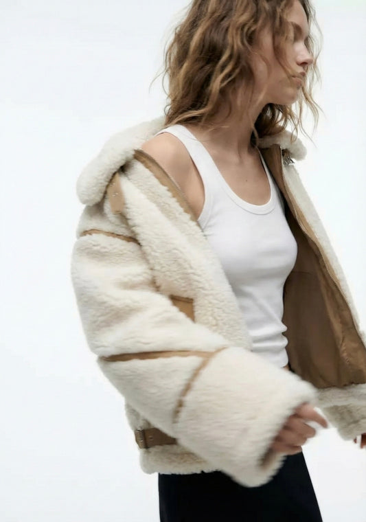 VESTE EFFET LAINE AVEC DÉTAILS CONTRASTÉS