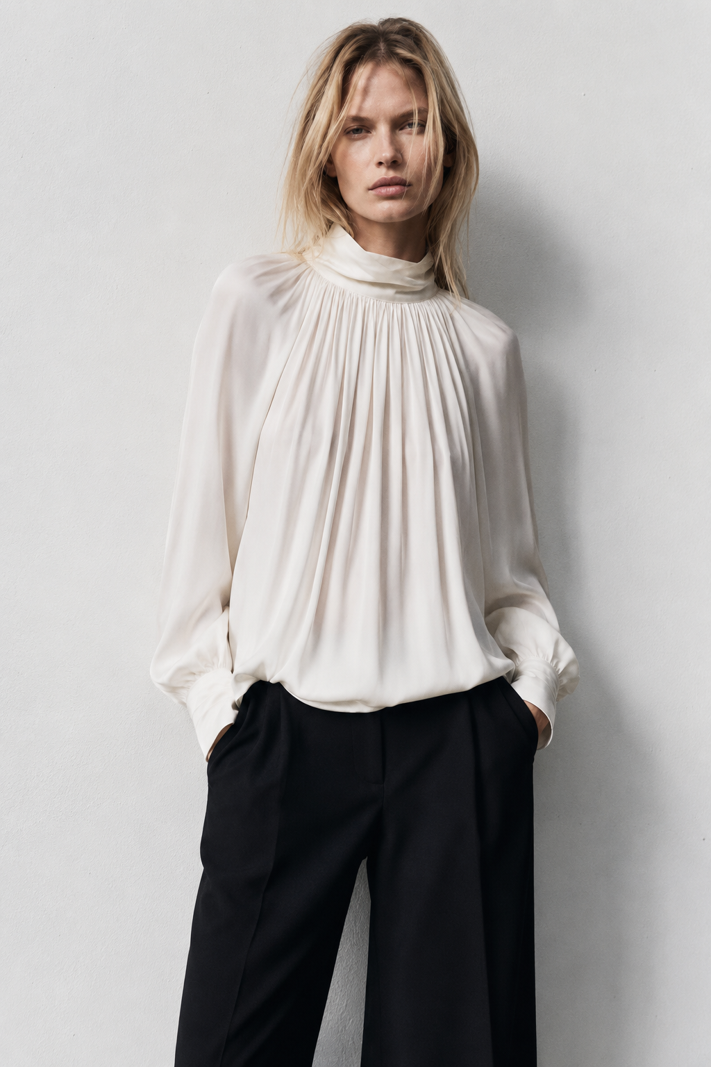 BLOUSE PLISSÉE COL MONTANT