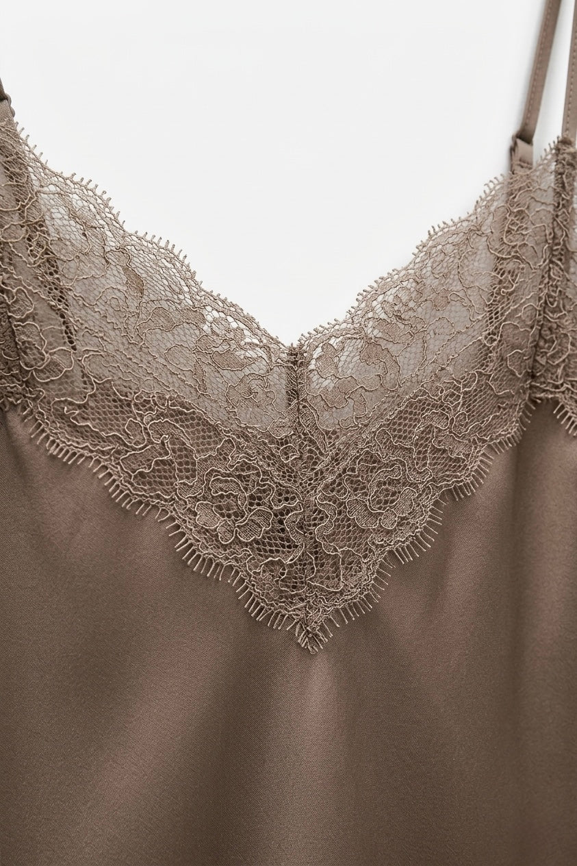 TOP SATINÉ AVEC DENTELLE