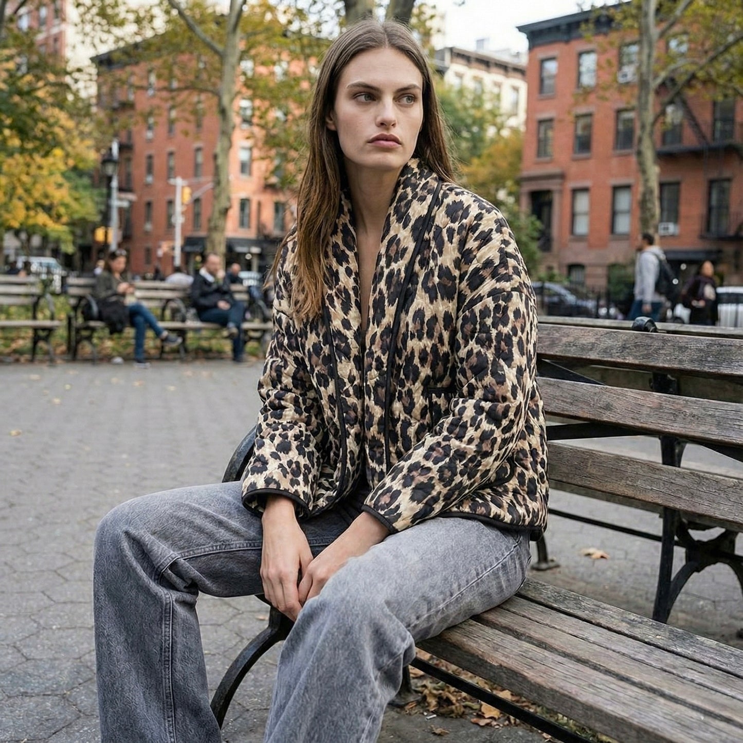 VESTE COURTE MOTIF LÉOPARD STRUCTURÉE