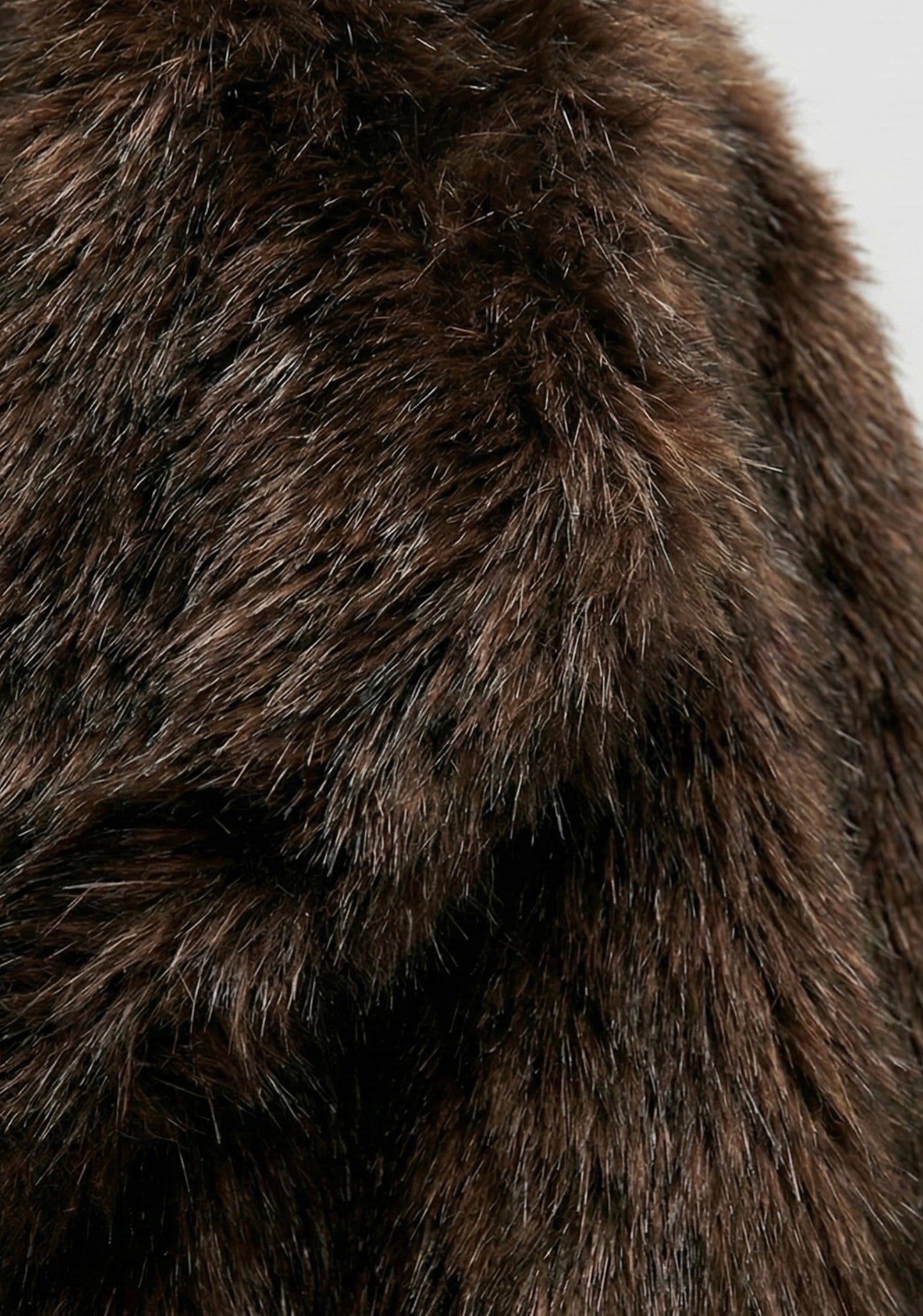 VESTE COURTE EFFET FOURRURE À COL CROISÉ