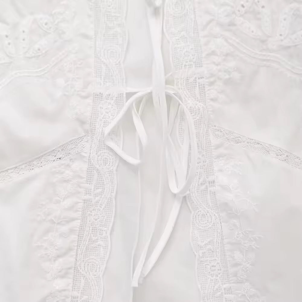 BLUSA CON LACCI RICAMATI