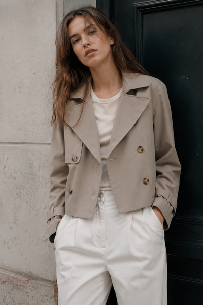 TRENCH-COAT COURT À DOUBLE BOUTONNAGE BEIGE