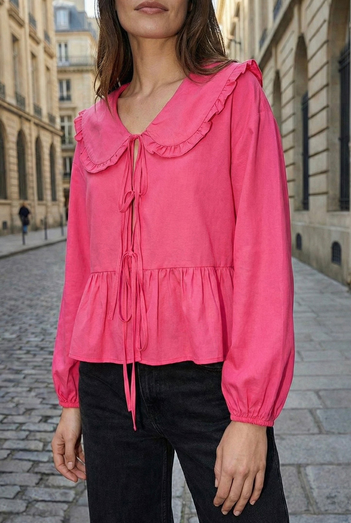 BLOUSE COL LARGE À LIENS FRONCÉS