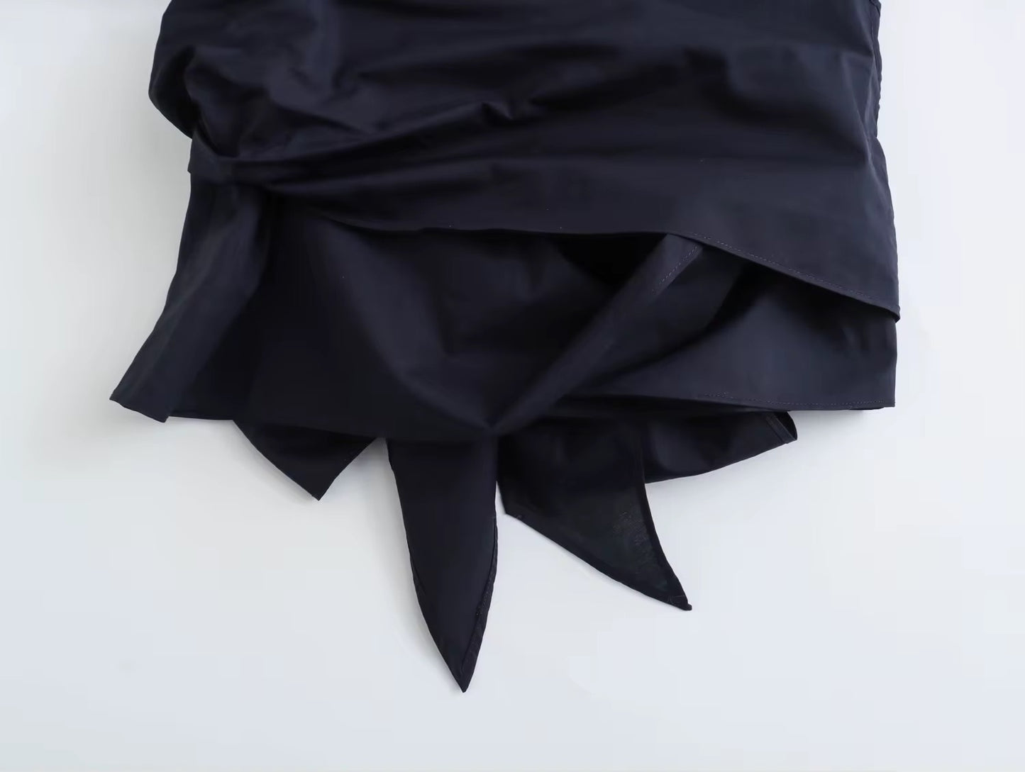 CHEMISE STRUCTURÉE À CEINTURE NOUÉE