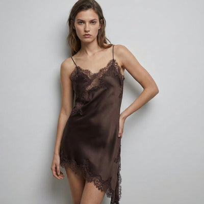 ROBE ASYMÉTRIQUE EN DENTELLE