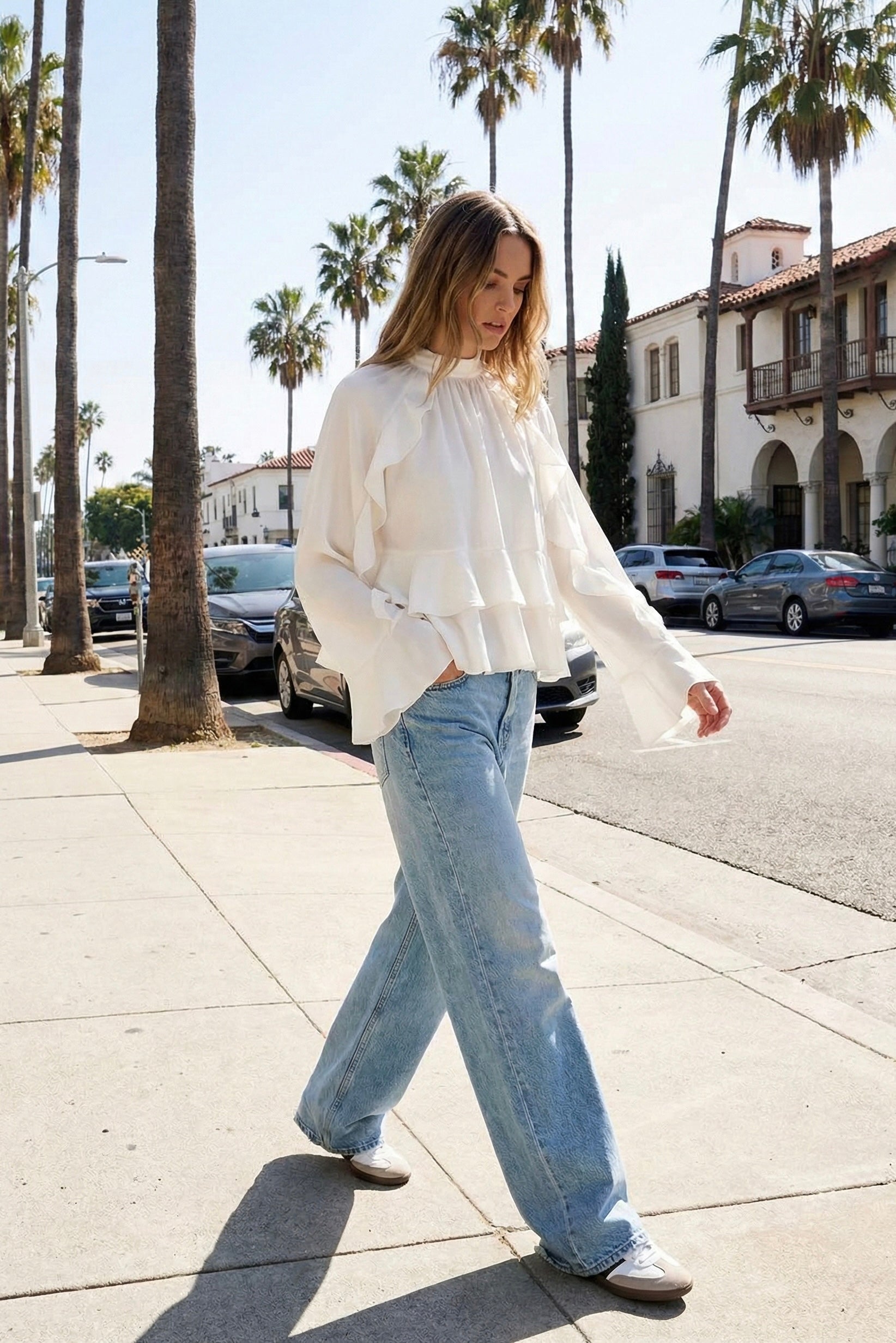 BLOUSE BRODÉE À ENCOLURE FENDUE