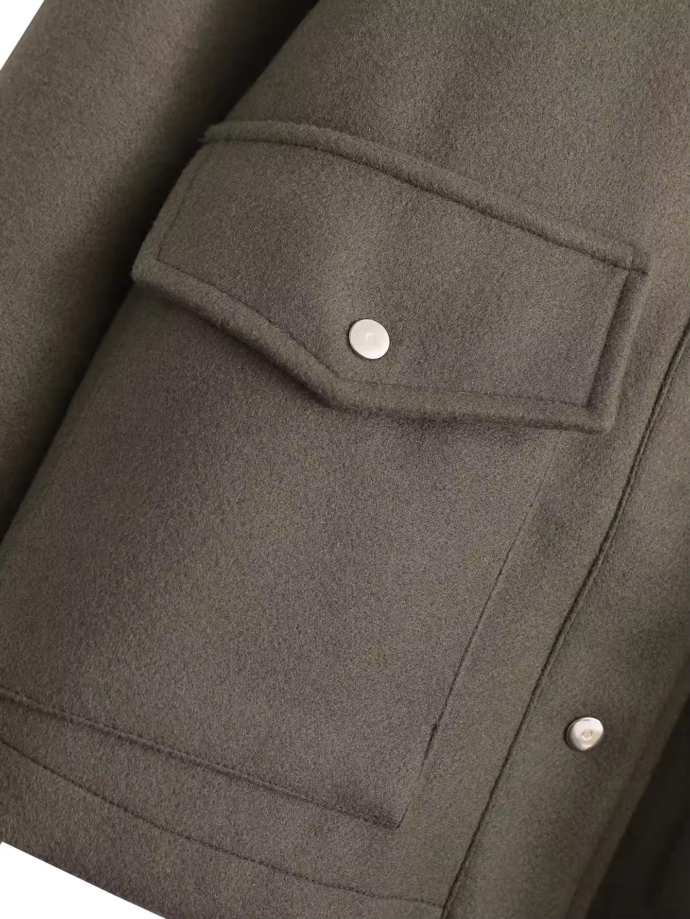 Veste courte boutonnée avec poche latérale