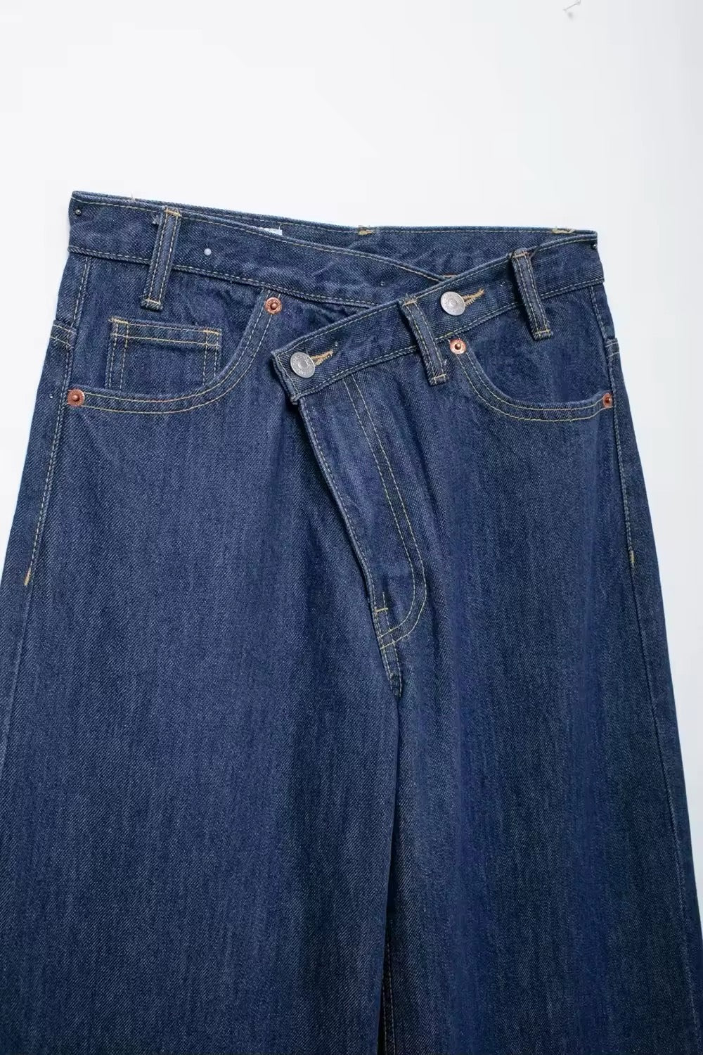 PANTALON À CEINTURE CROISÉE