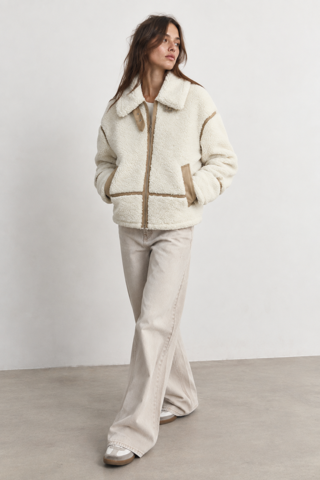VESTE EFFET LAINE AVEC DÉTAILS CONTRASTÉS