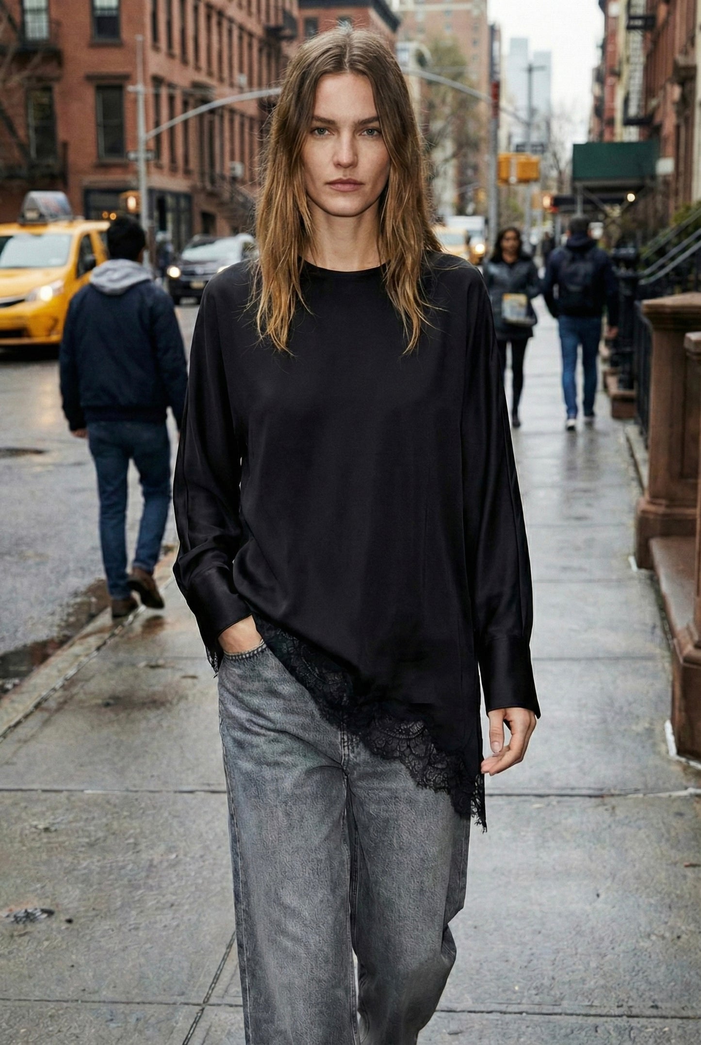 BLOUSE LONGUE À FINITION DENTELLE