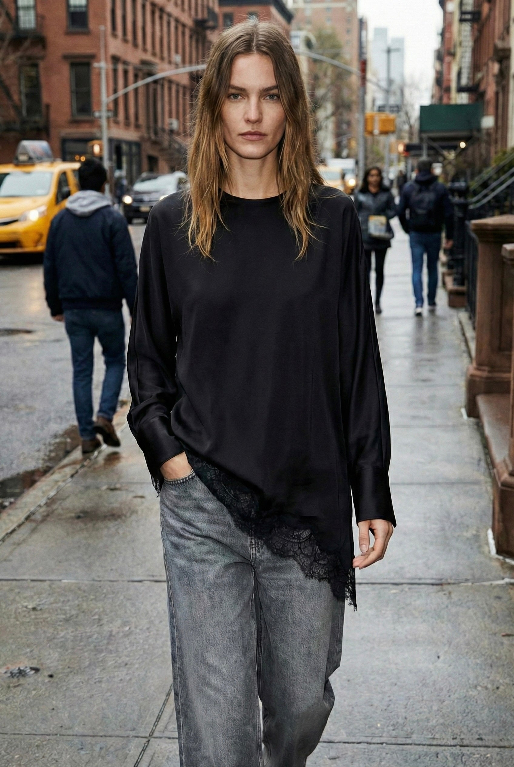 BLOUSE LONGUE À FINITION DENTELLE