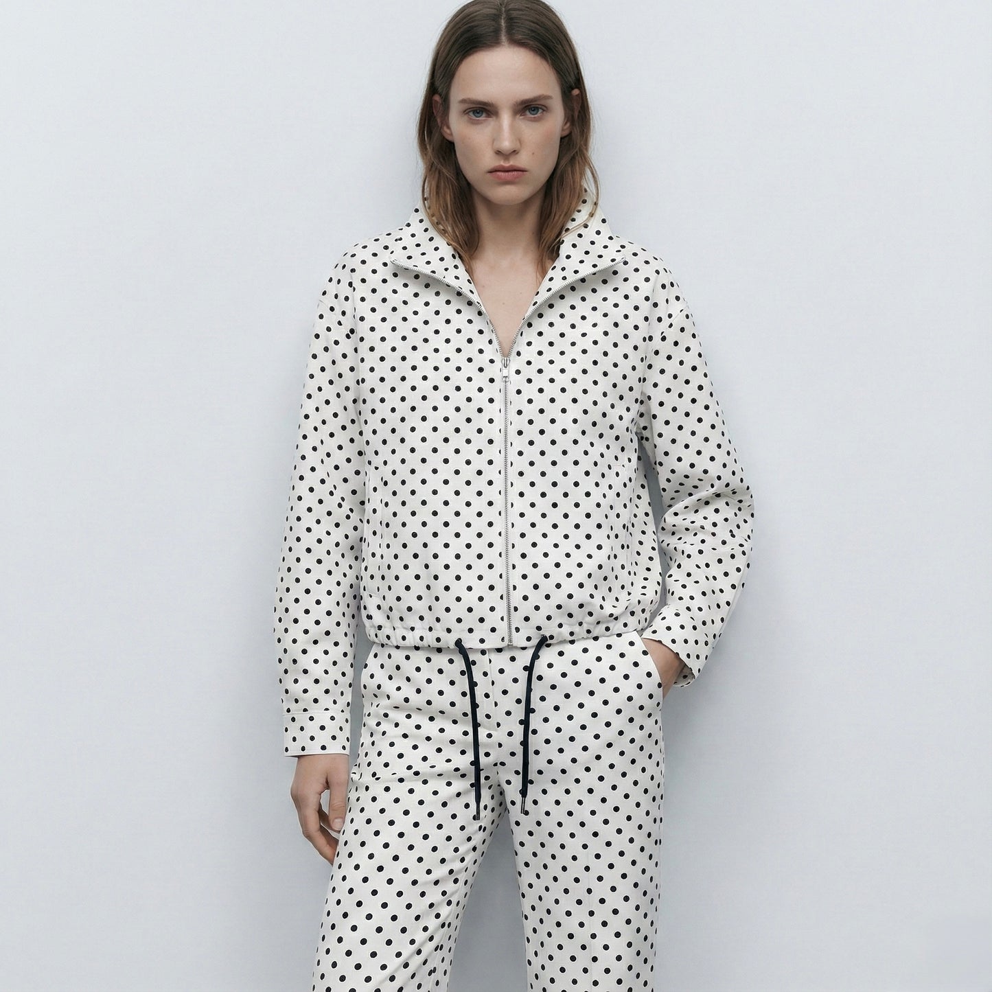 VESTE COURTE À IMPRIMÉ ET COL MONTANT