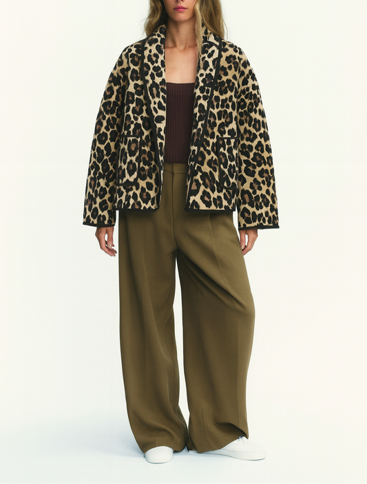 VESTE COURTE MOTIF LÉOPARD STRUCTURÉE