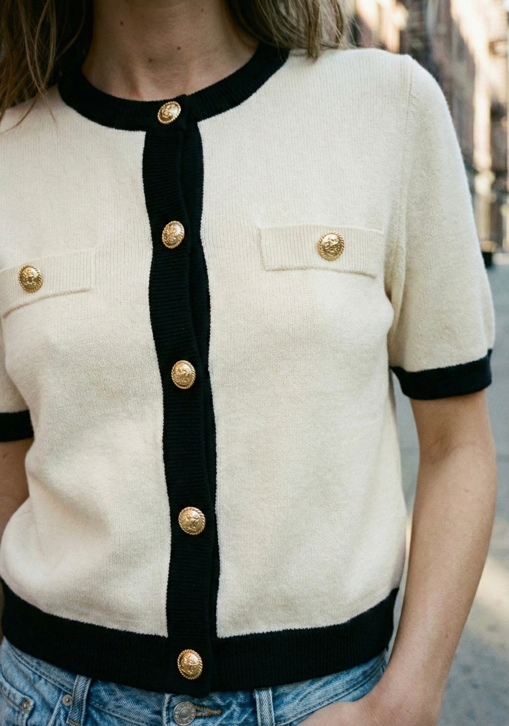 CARDIGAN CONTRASTÉ À BOUTONS DORÉS