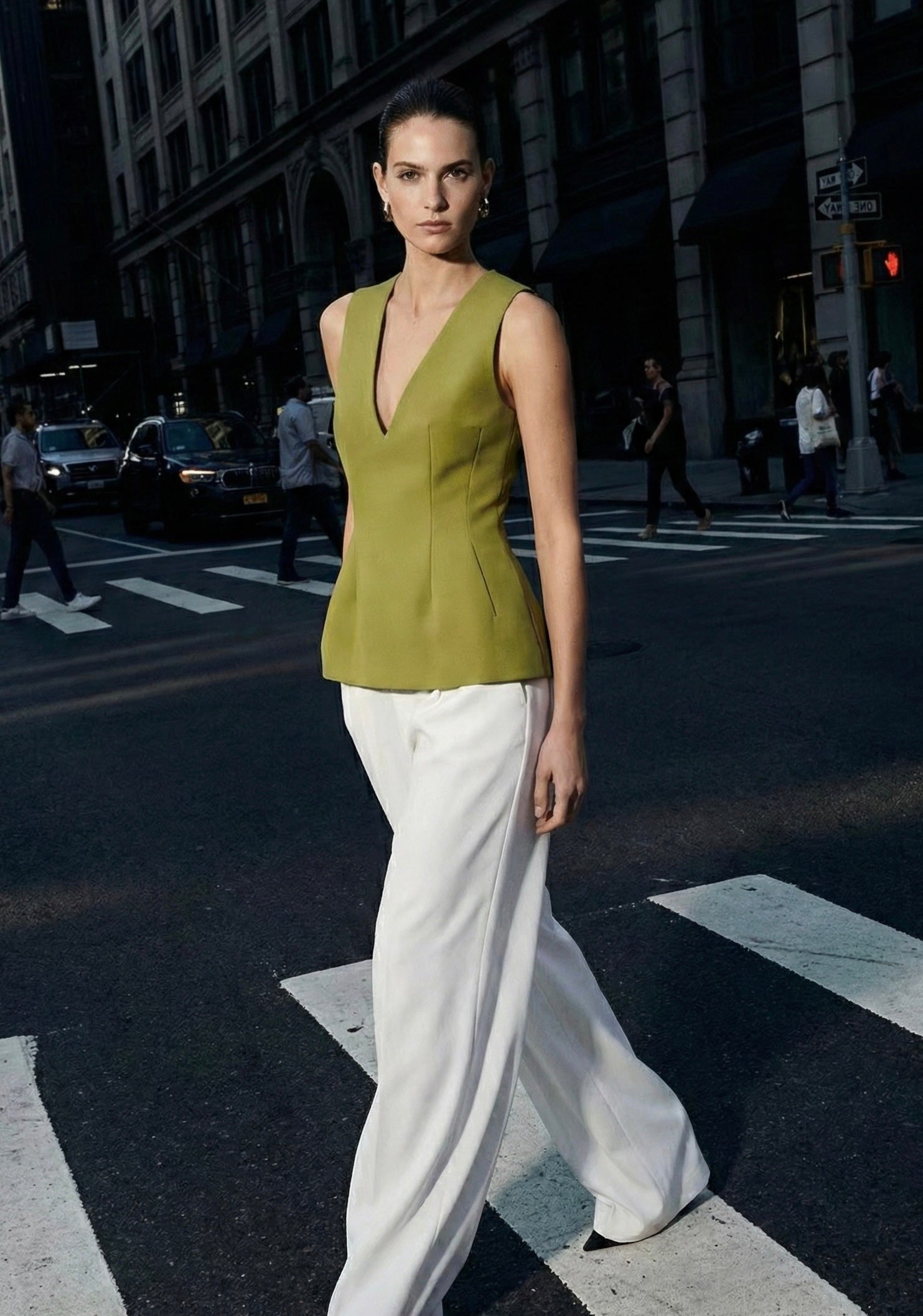 TOP STRUCTURÉ À ENCOLURE PLONGEANTE