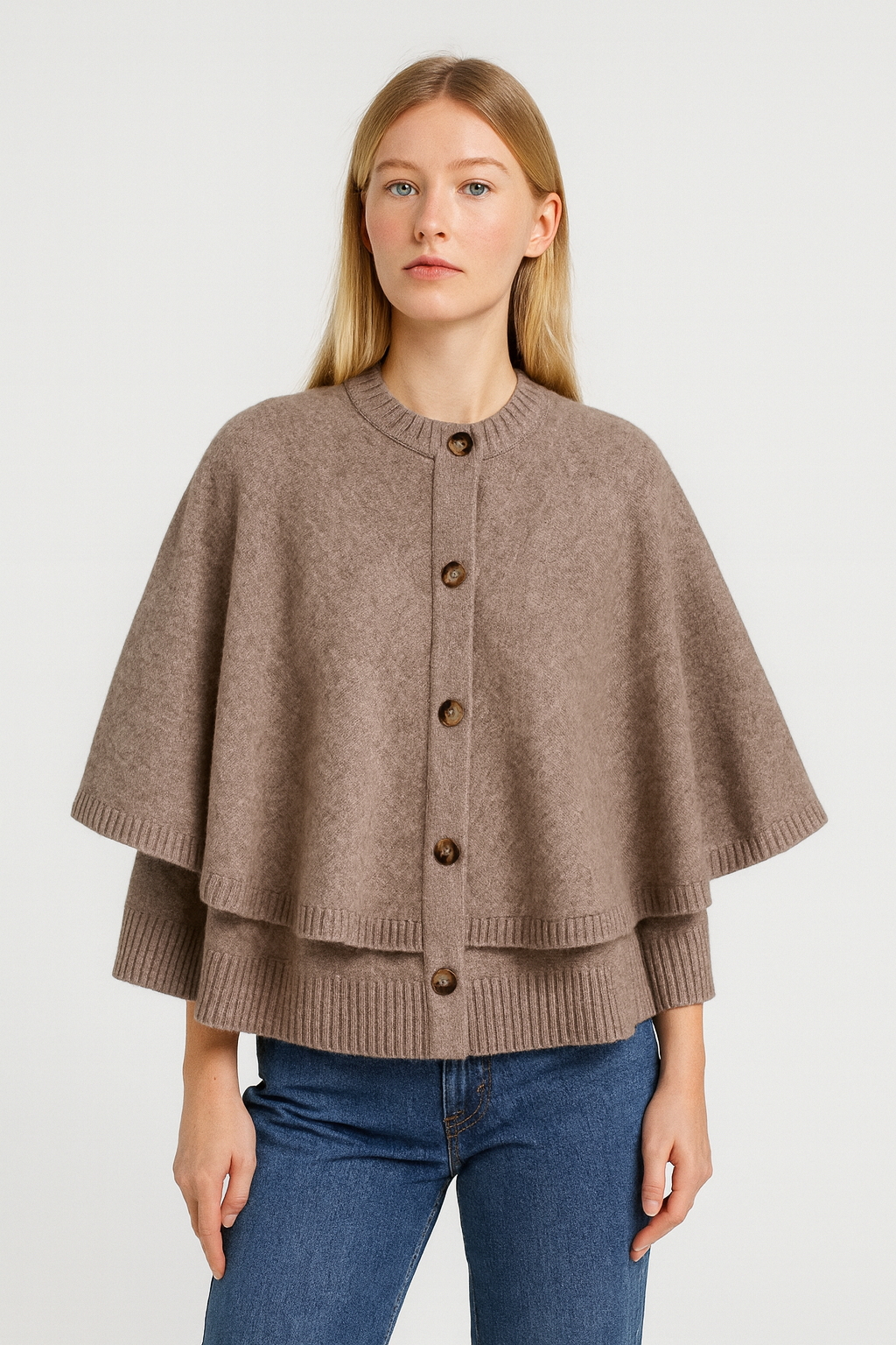 Knitted poncho • Women 