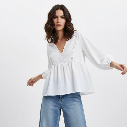 Blusa ricamata decorata con pizzo 