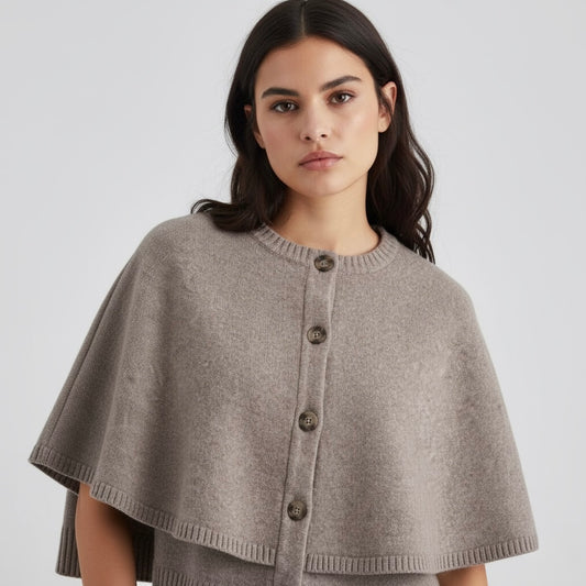 CAPE BOUTONNÉE EN MAILLE STRUCTURÉE