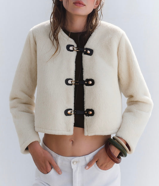 VESTE COURTE BOUCLE MÉTALLIQUE