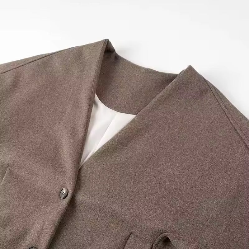 V-neck buttoned jacket • Women