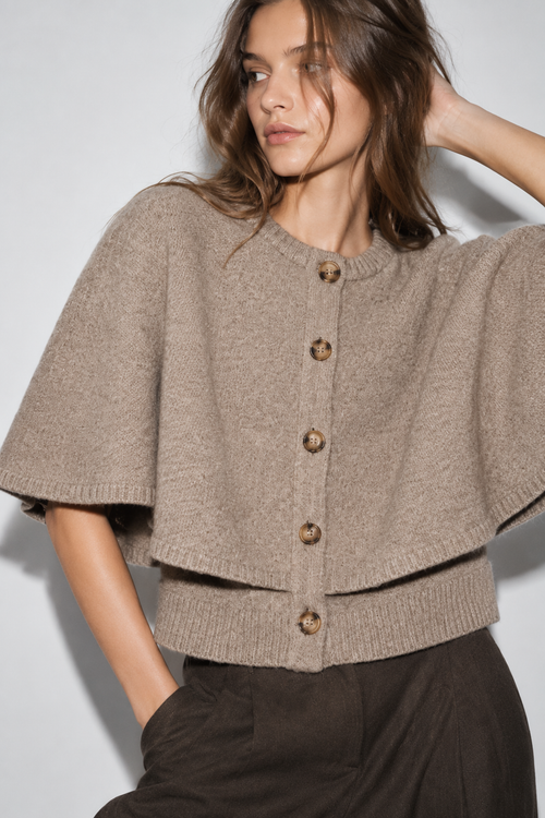 BUTTON-DOWN CAPE IN TEXTURED KNIT