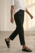 MULES EN DAIM PU NOIRE BOUCLES DOREES