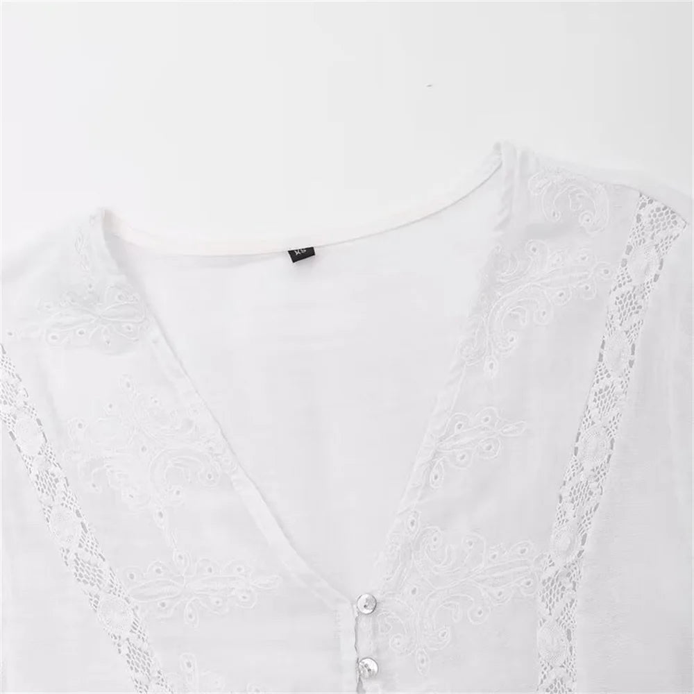 - Chemise à dentelle