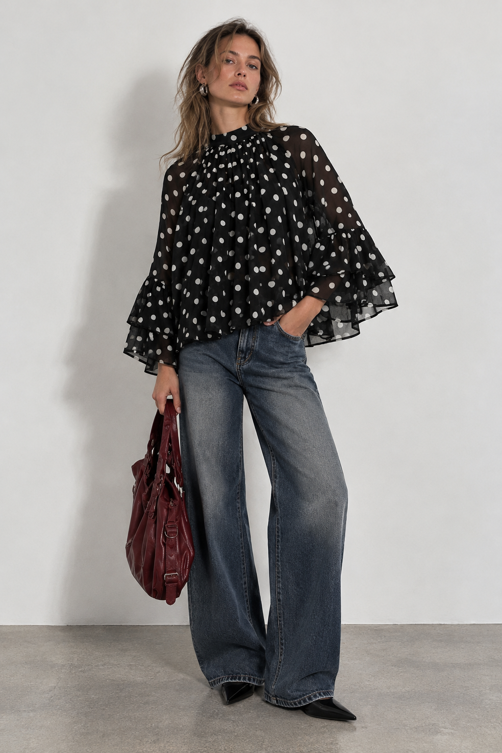 BLOUSE AMPLE À POIS ET MANCHES À VOLANTS