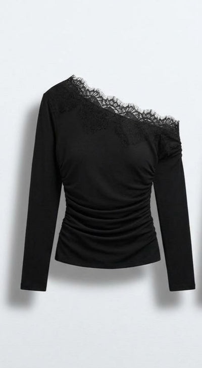 TOP ASYMÉTRIQUE EN MAILLE AVEC DENTELLE